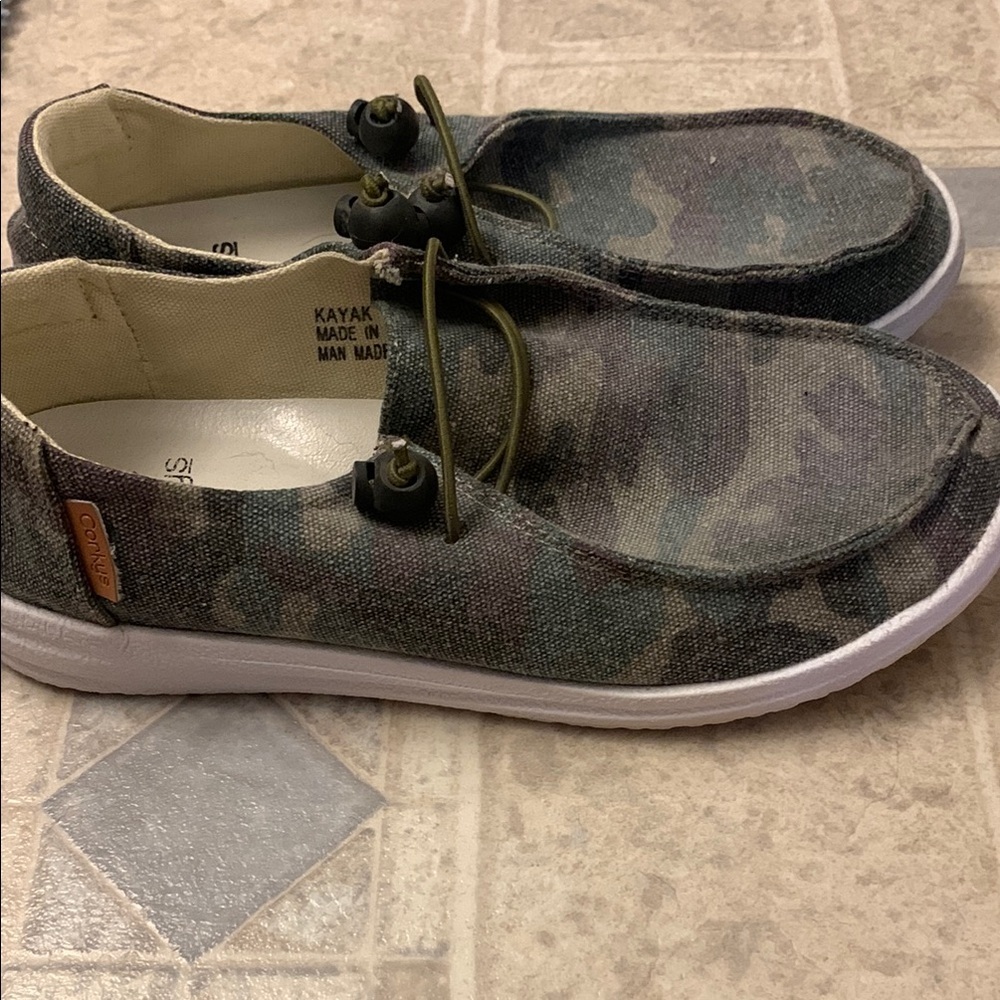 Women’s Camouflage Casual Slip-On Shoes - Green Camo - Picture 3 of 5